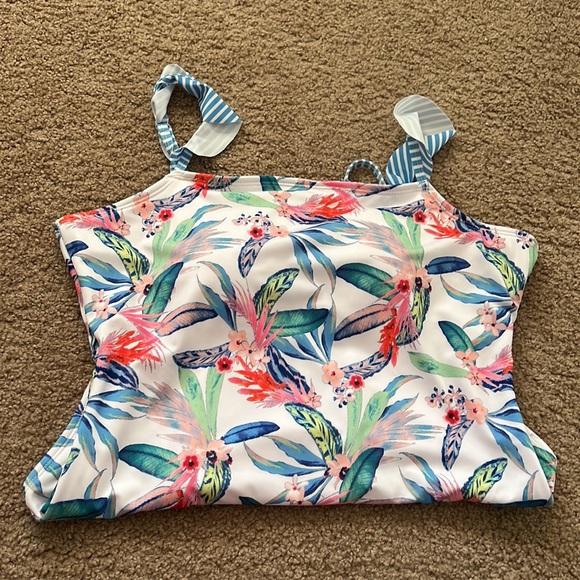 XL bathing suit - Picture 3 of 5